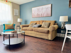 Styled Downtown condo City View Onsite Parking LM404
